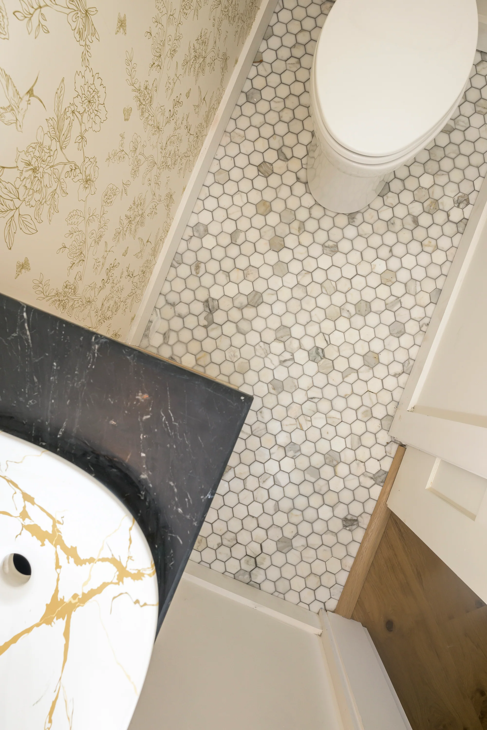 Calacatta Gold 2 Inch Hexagon Mosaic Marble Tile | Honed - Image 3