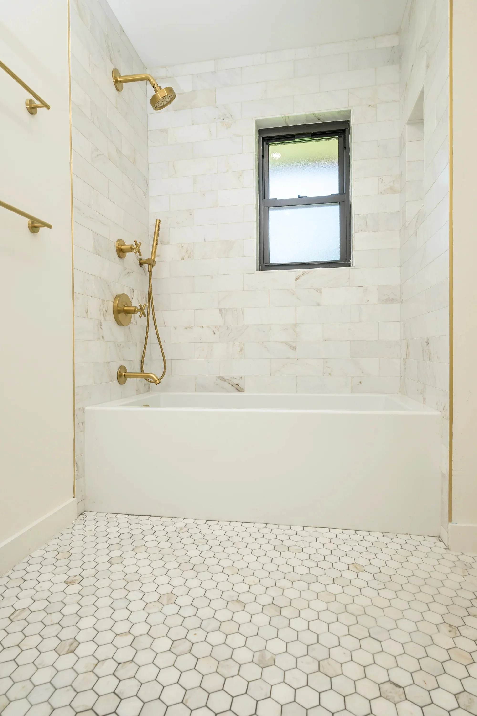 Calacatta Gold 2 Inch Hexagon Mosaic Marble Tile | Honed - Image 7