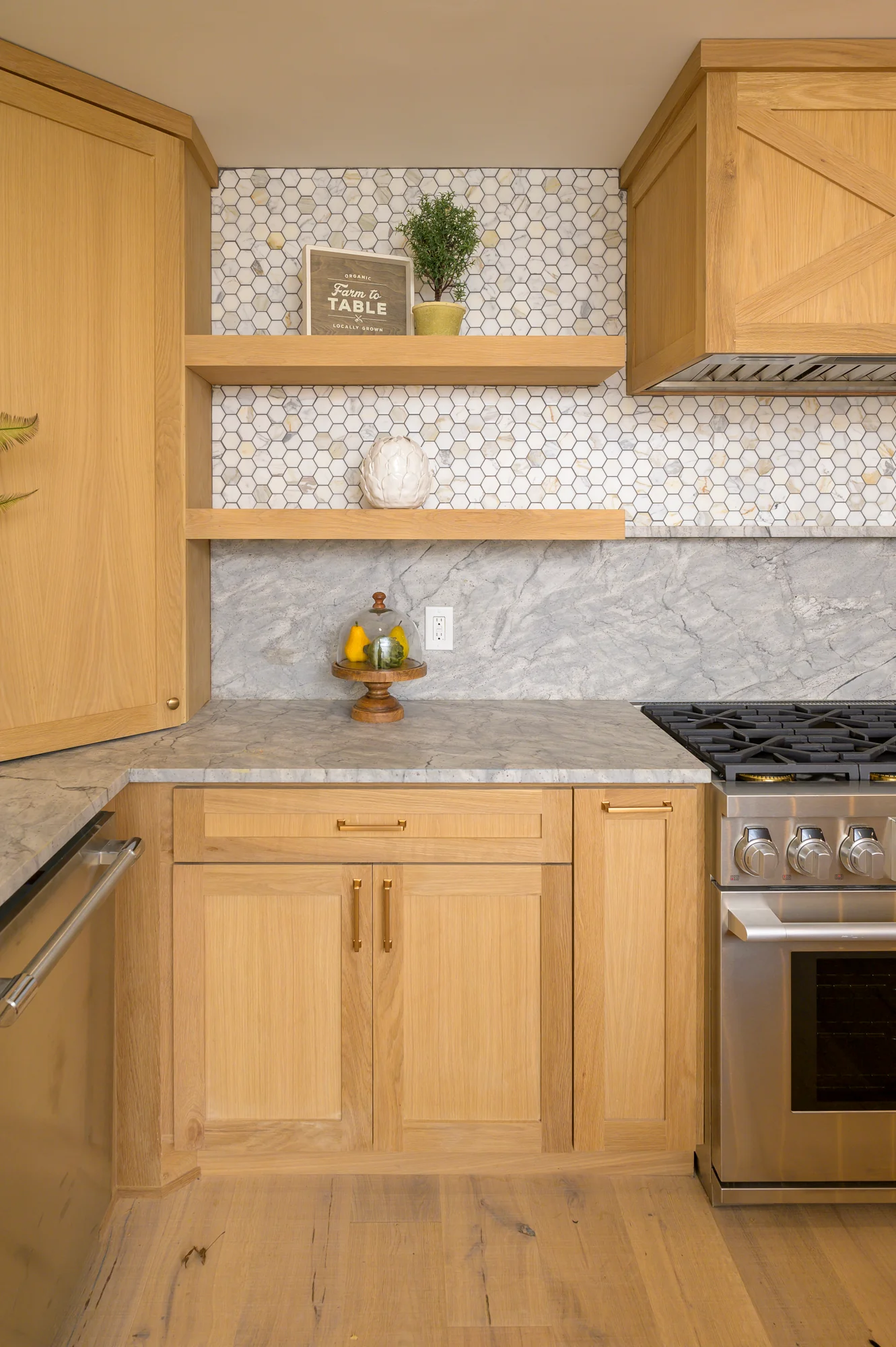 Calacatta Gold 2 Inch Hexagon Mosaic Marble Tile | Honed - Image 8