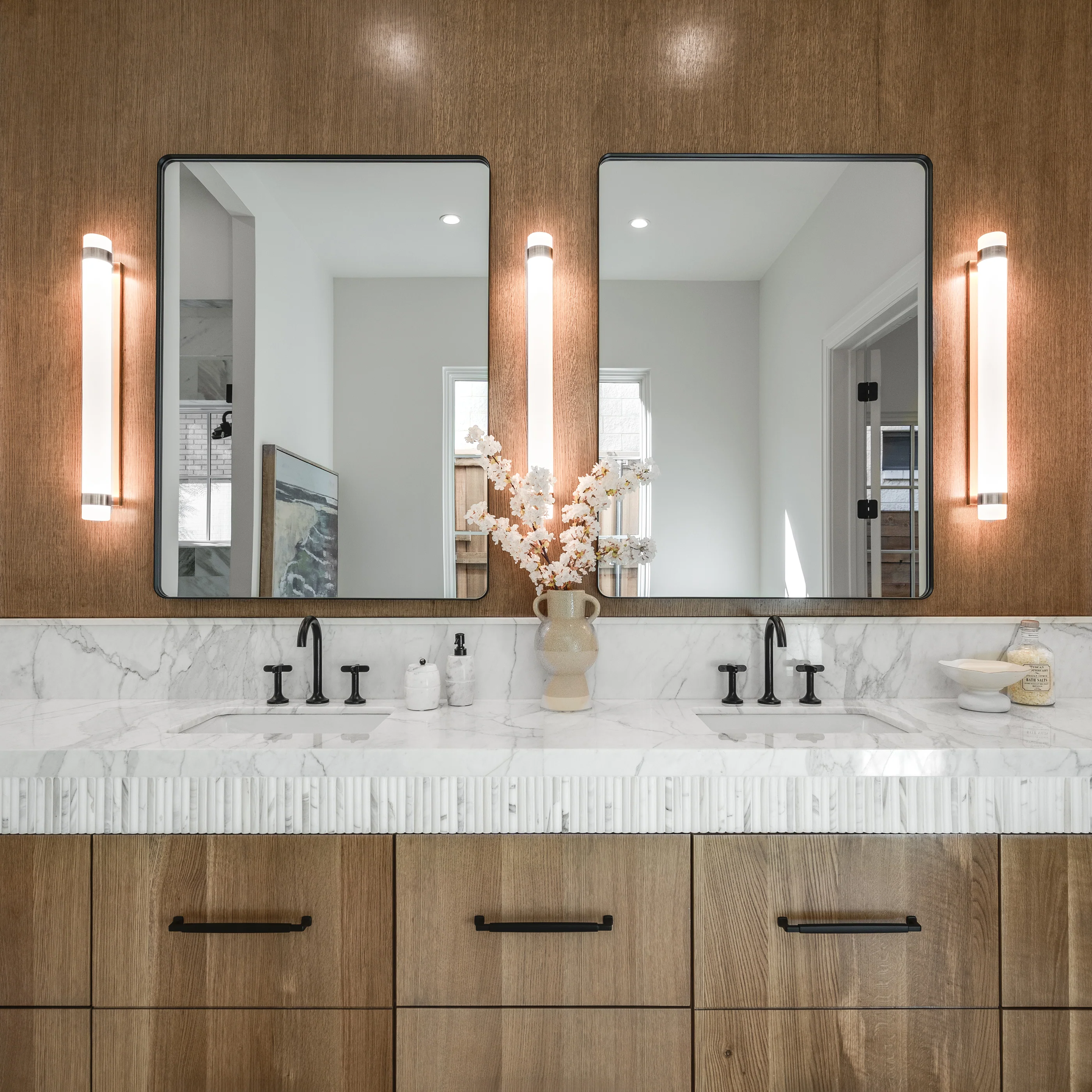 Calacatta Gold Cabochon Pencil Mosaic Marble Tile | Honed - Image 3