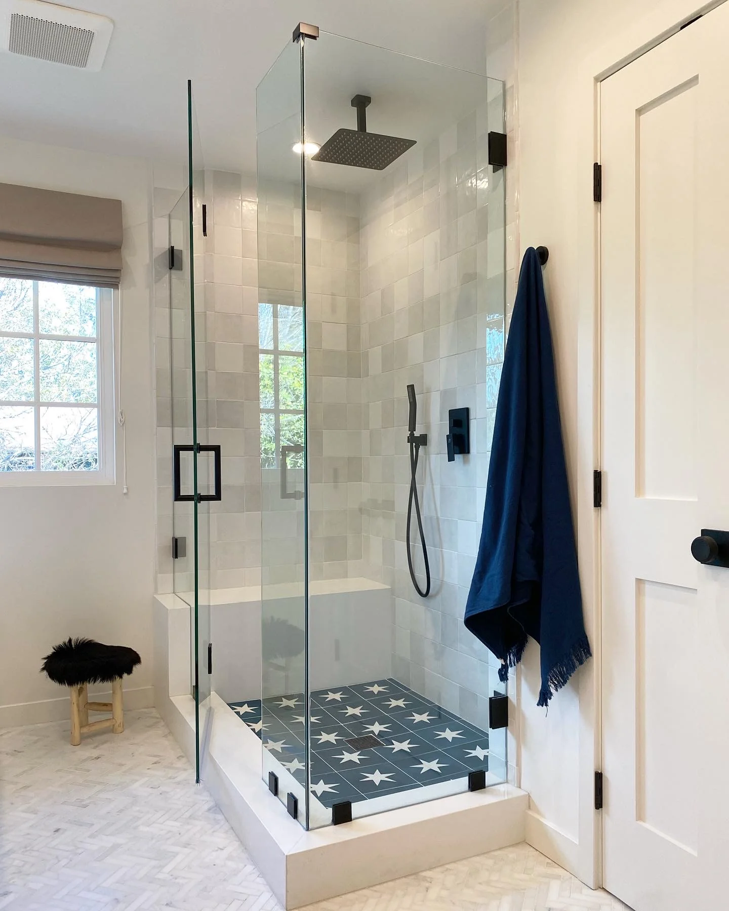Casablanca Carrara 1x4 Herringbone Mosaic Marble Tile | Honed - Image 7