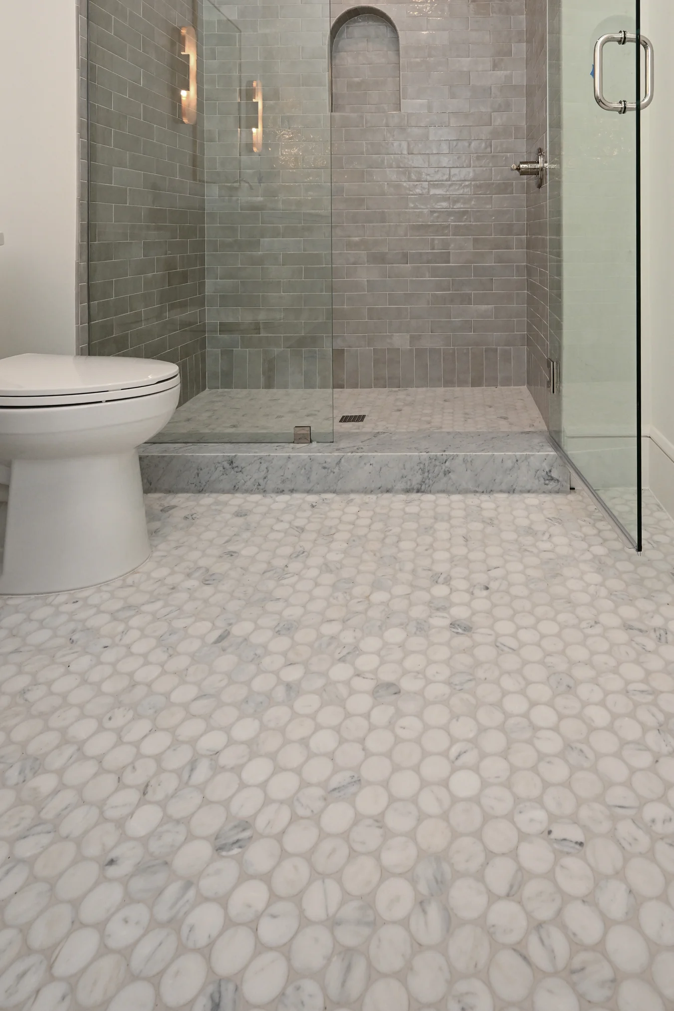 Casablanca Carrara 2 Inch Penny Round Mosaic Marble Tile | Honed - Image 2