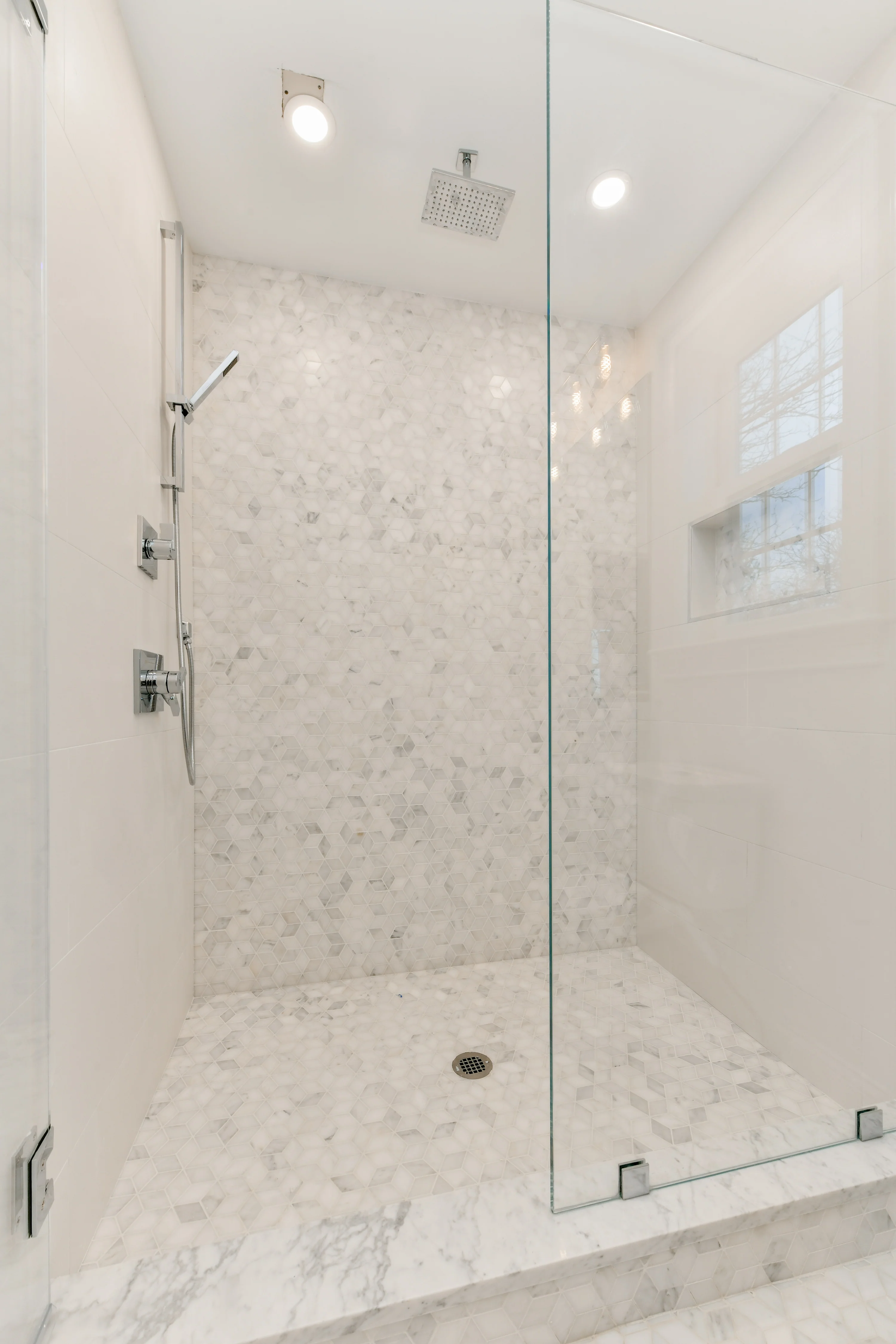 Casablanca Carrara Diamond Mosaic Marble Tile | Honed - Image 5