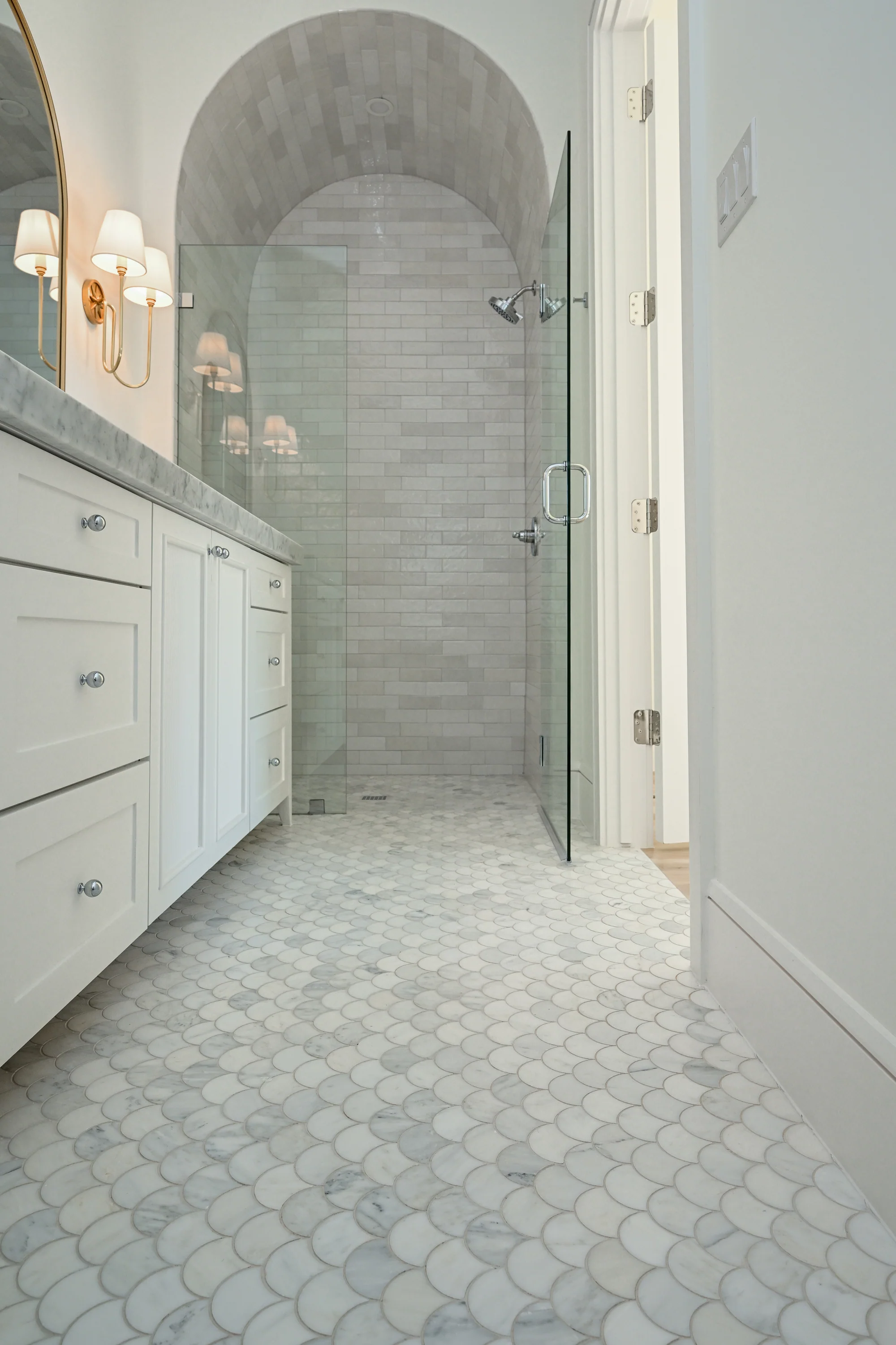 Casablanca Carrara Fish Scale Mosaic Marble Tile | Honed - Image 5