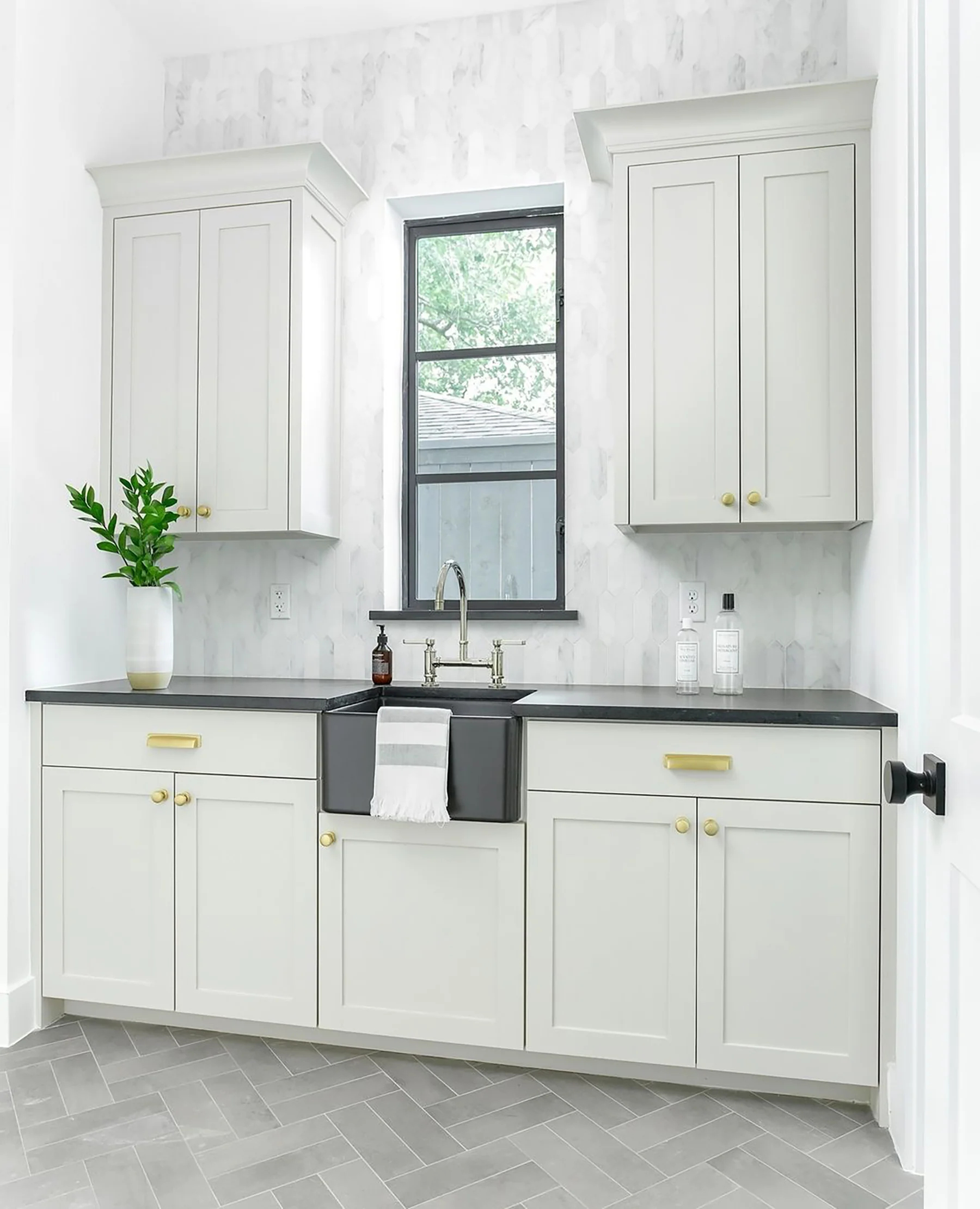 Casablanca Carrara Pickett Mosaic Marble Tile | Honed - Image 4
