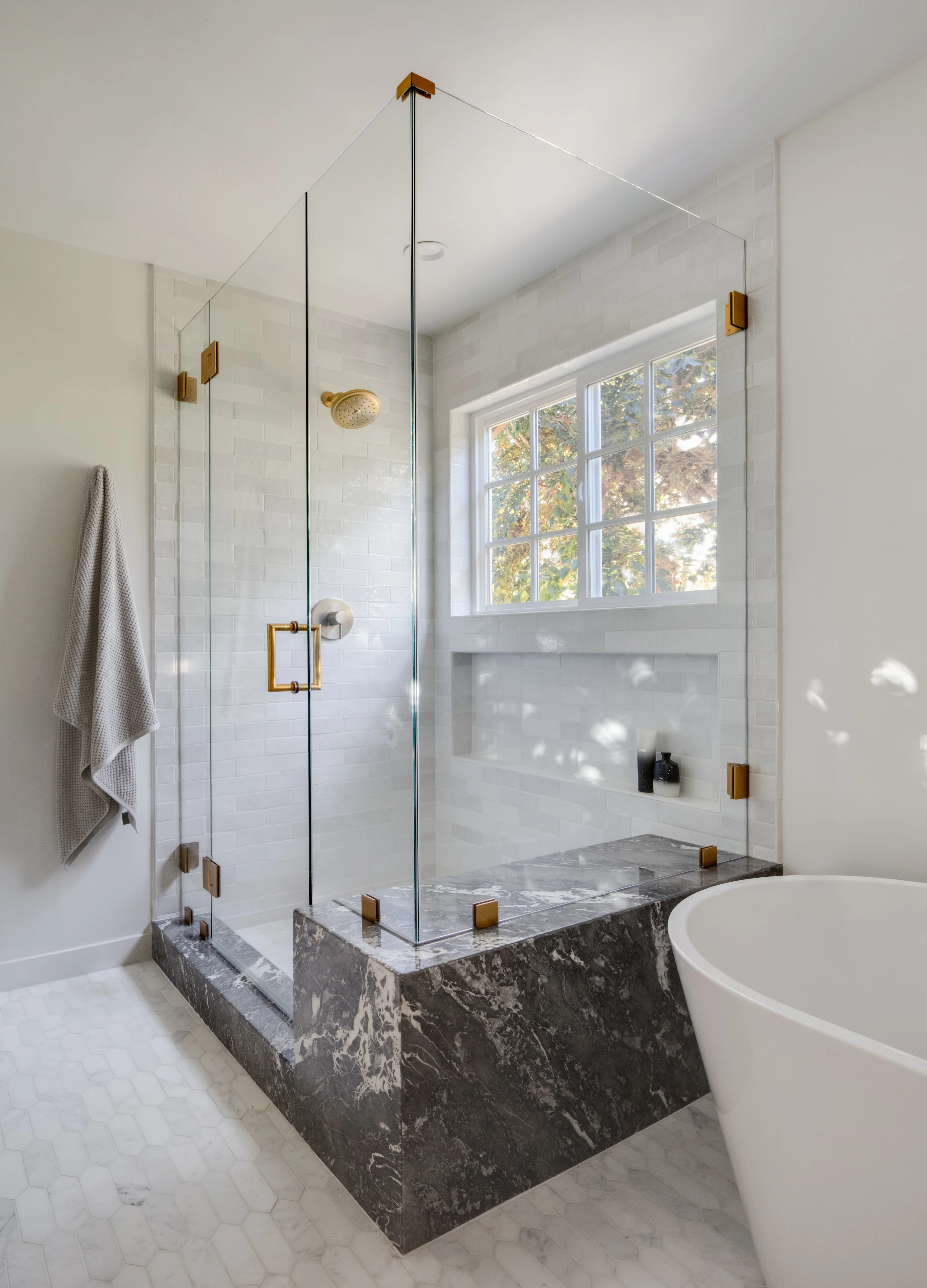 Casablanca Carrara Pickett Mosaic Marble Tile | Honed - Image 6