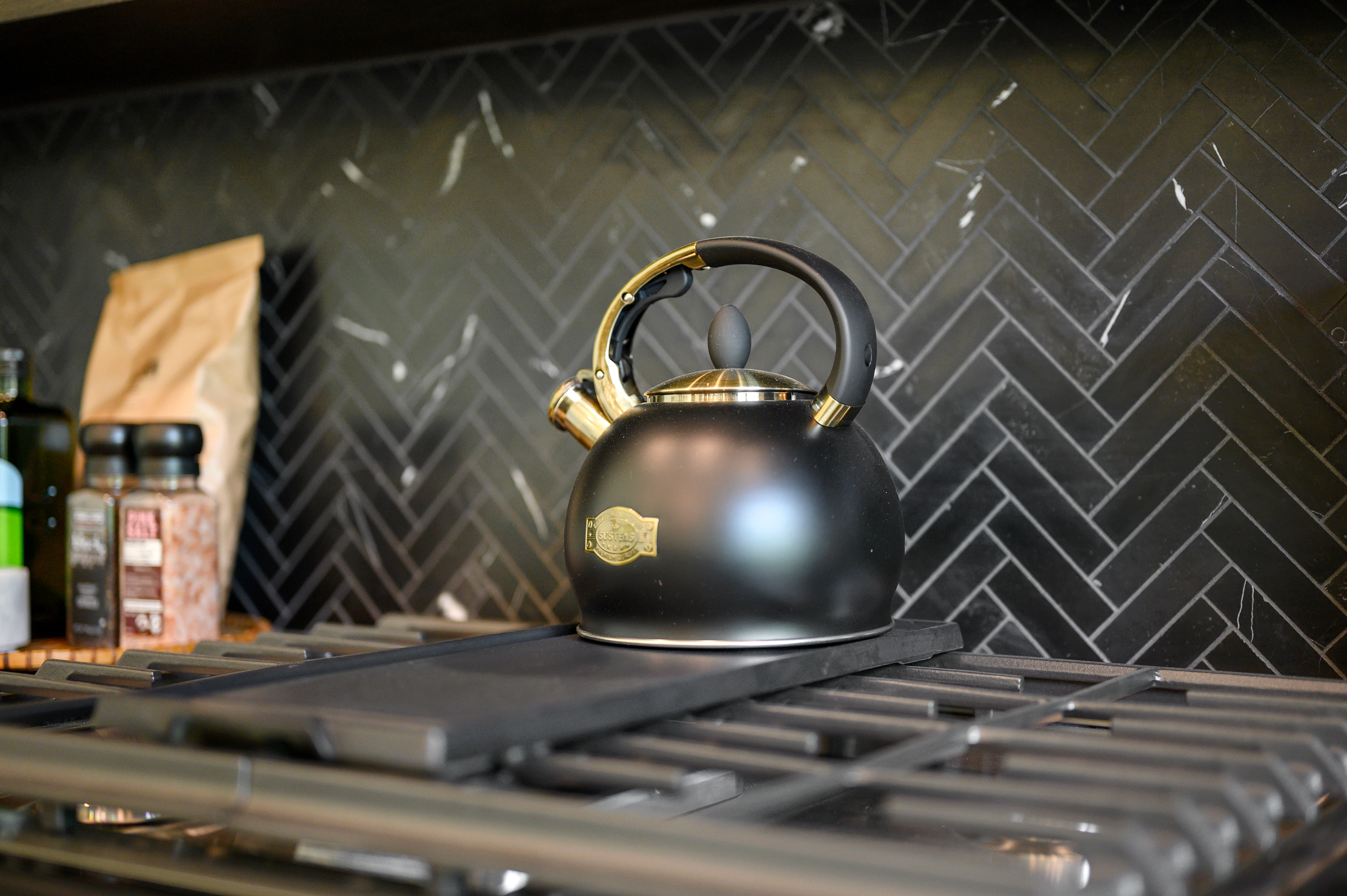 Nero Marquina 1x4 Herringbone Mosaic Marble Tile | Honed - Image 4